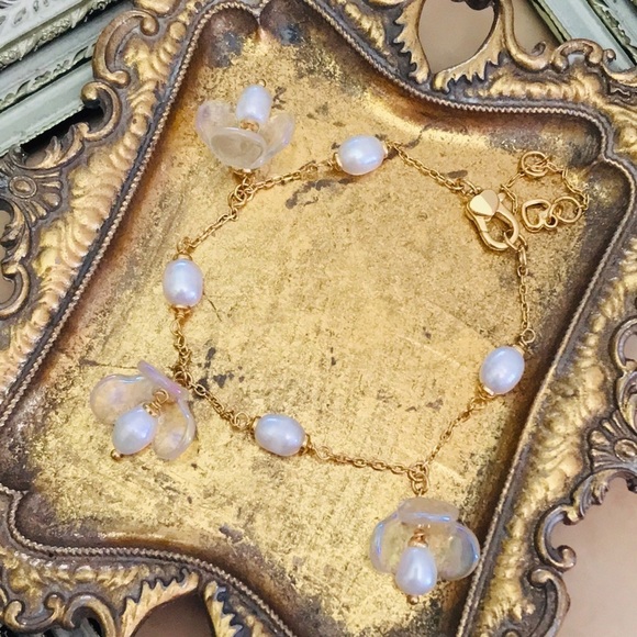 KATE SPADE • Gold Painted Petals Pearl Bracelet - Picture 6 of 6